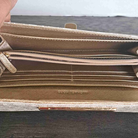 MICHAEL KORS Callie Carryall Mono Wallet - Picture 7 of 12